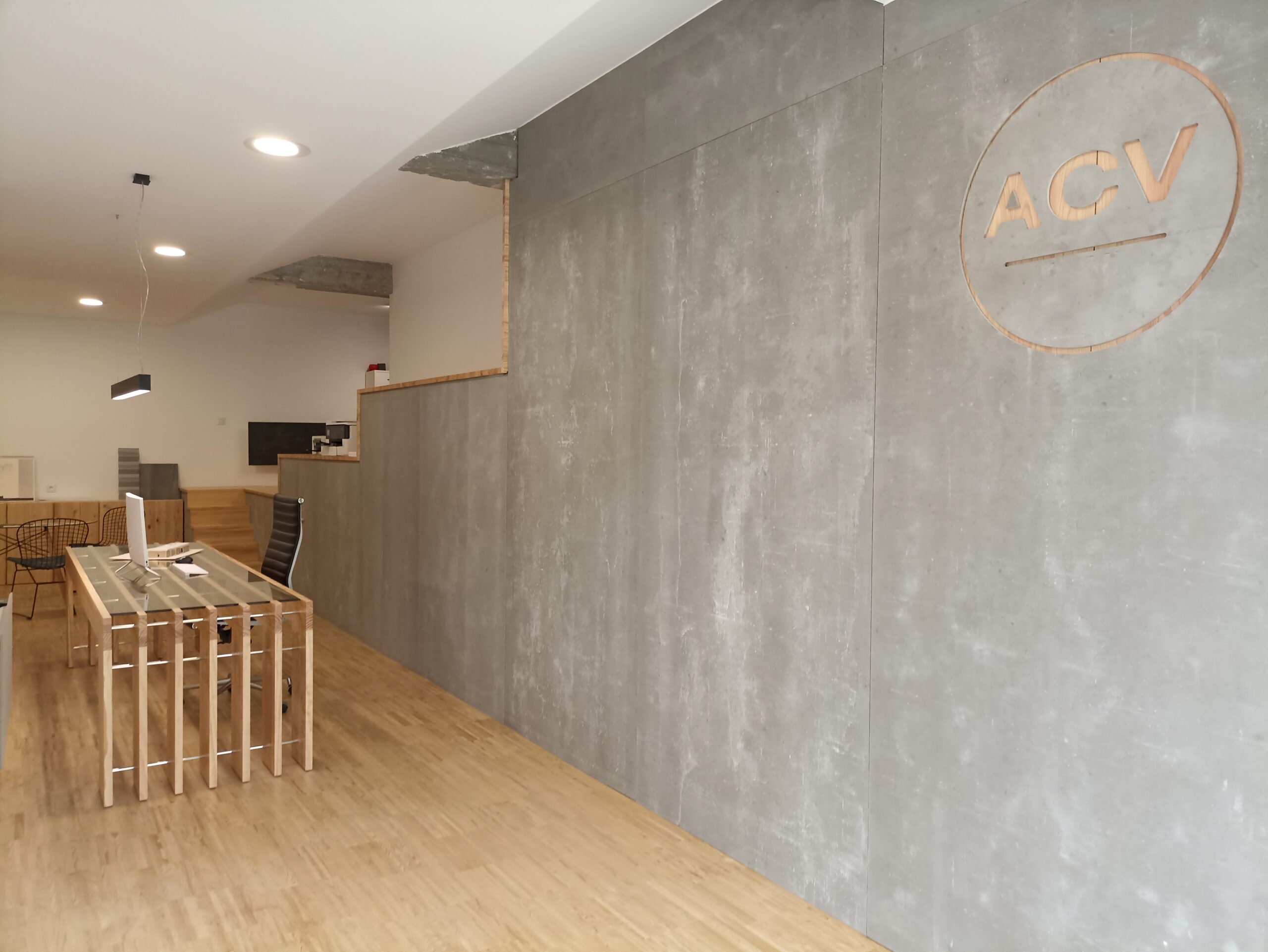 Oficina ACV Arquitectos Entrada de la oficina de ACV Arquitectos en Lugo con su logotipo